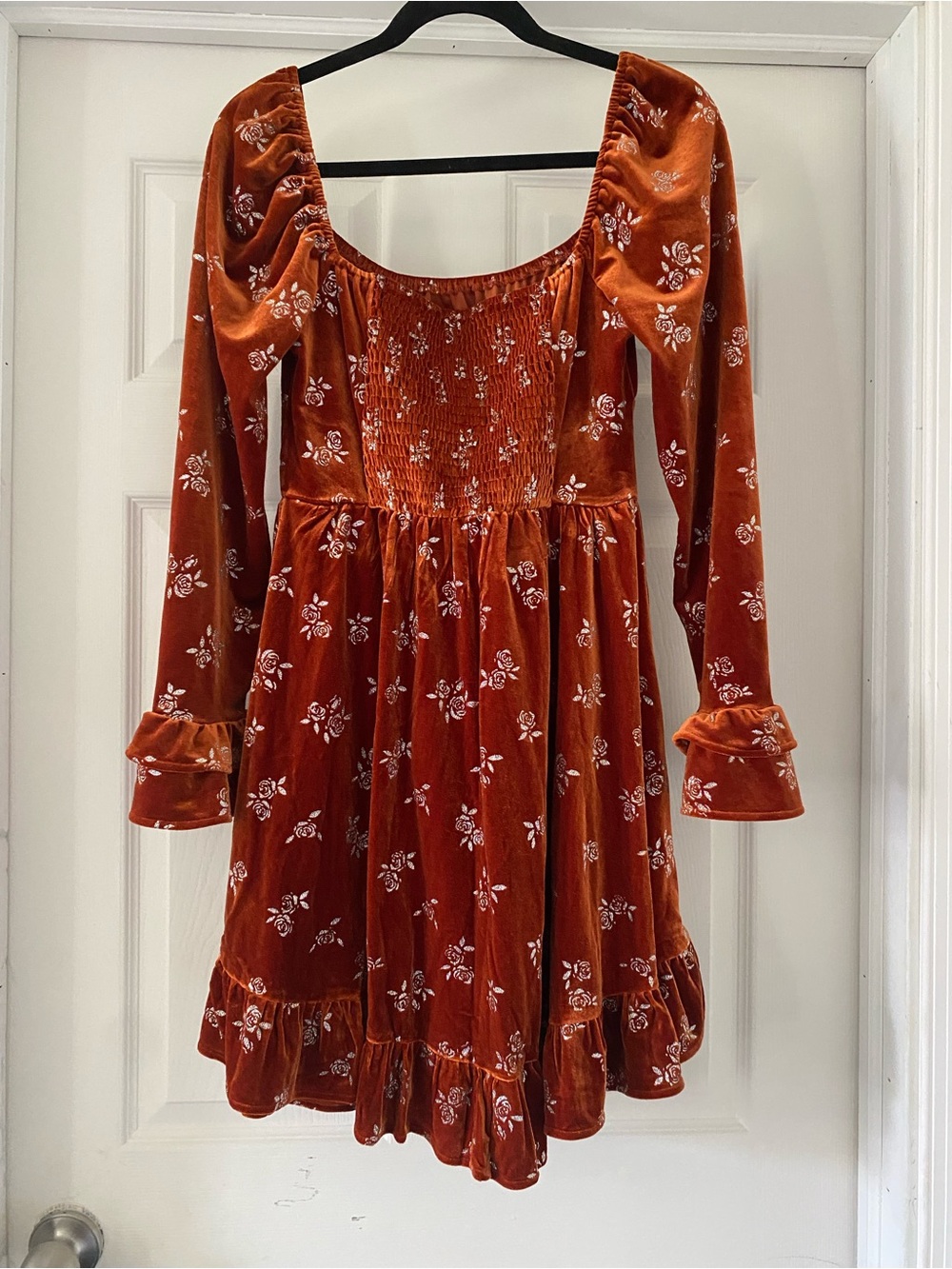 New Cupshe Velvet Glow Floral Mini Dress Women’s Size Medium Cottagecore Boho - Picture 2 of 5